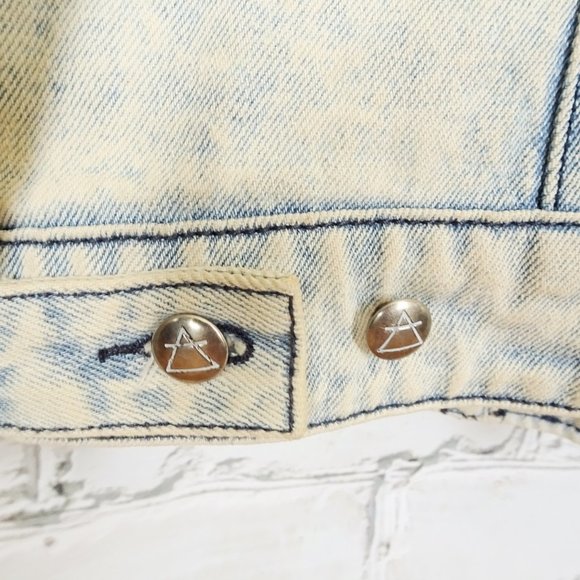 Some Days Lovin Shaggy Faux Fur Bleach Denim Jacket - Picture 4 of 9